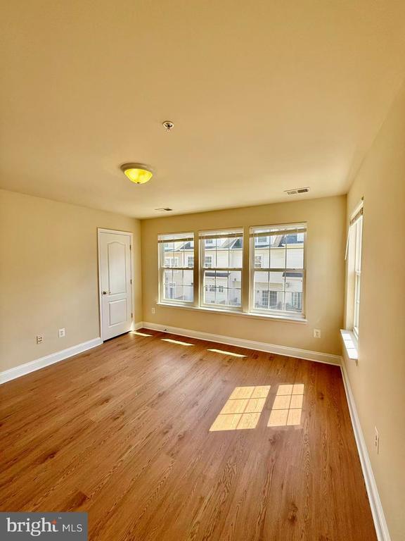 Building Photo - 11818 Regents Park Dr