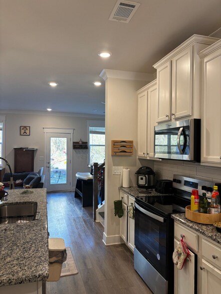 Building Photo - 123 Depot Lndg Rd