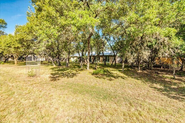 Building Photo - 904 Willow Creek Cir