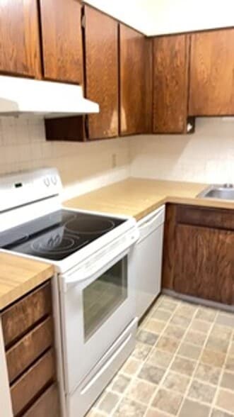 Building Photo - 808 Delaware Ave