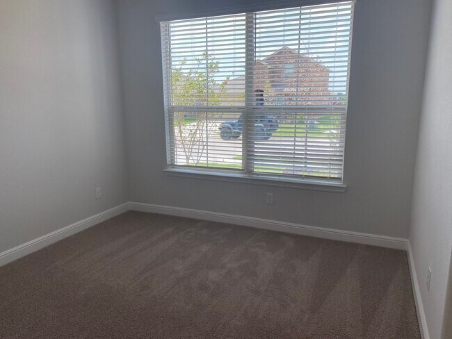 Office/Study - 1021 Gillespie Dr