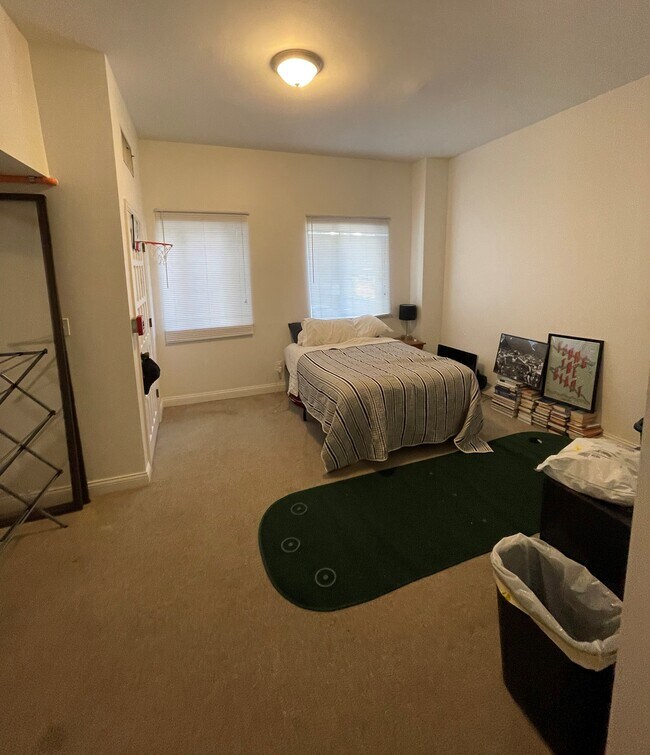 bedroom - 1019 Main St