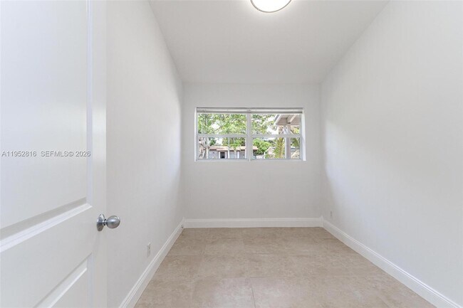 Building Photo - 1032 SW 22nd Terrace