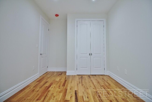 Building Photo - NEW 3 Bed in Crown Heights