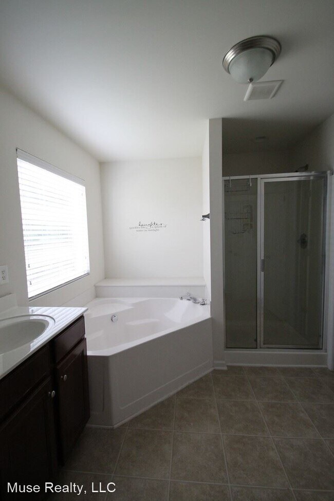 Building Photo - 7 br, 4 bath House - 695 Hicklin Drive