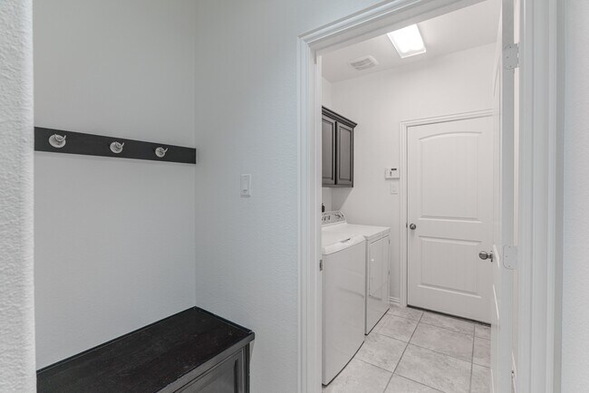 Building Photo - 54 N Marshside Pl