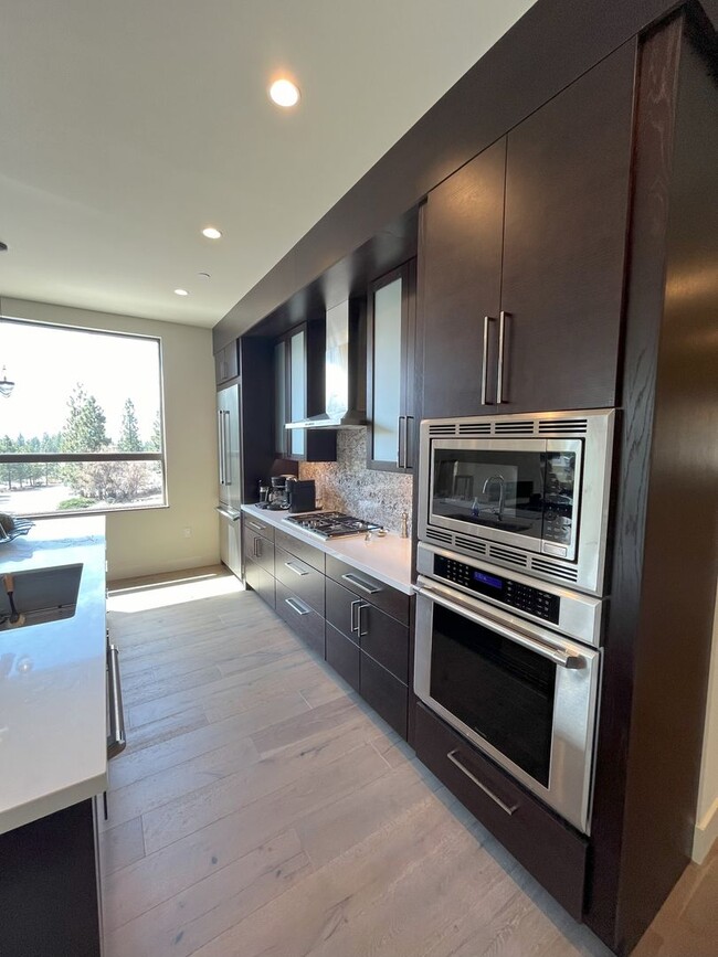 Building Photo - Welcome Home! Stunning fully-furnished 3 b...