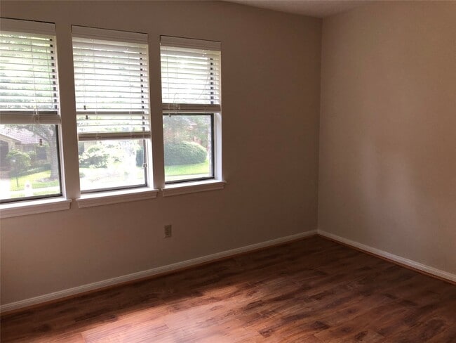 Building Photo - 2434 Hodges Bend Cir