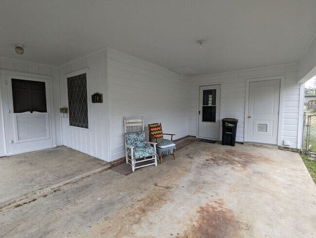 Building Photo - 3 Bed 1 Bath, Arkansas Side