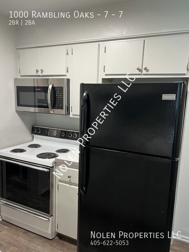 Building Photo - 1000 Rambling Oaks Dr