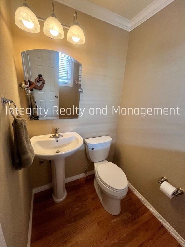 Building Photo - 6598 Pinewood Dr