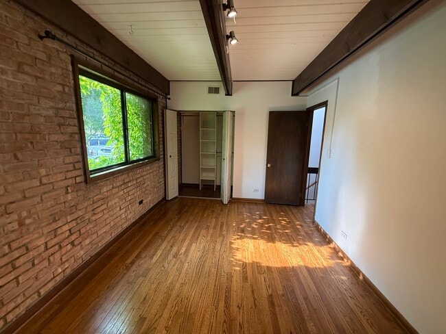 Building Photo - 1201 W Belden Ave