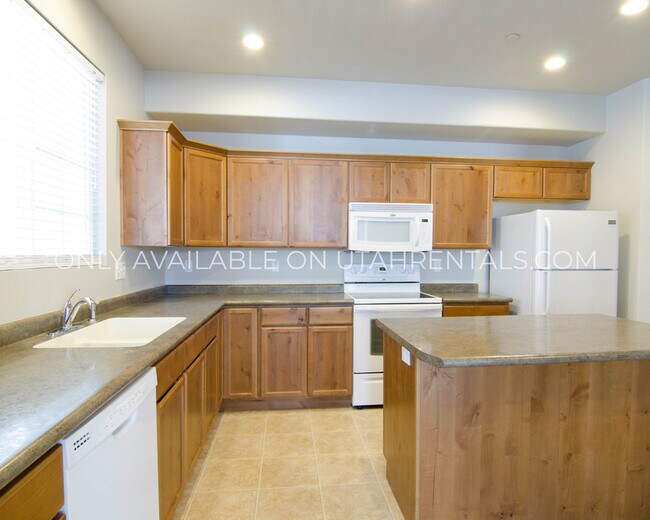 Building Photo - 1054 W 70 N