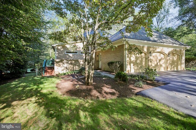 Building Photo - 9454 Newbridge Dr