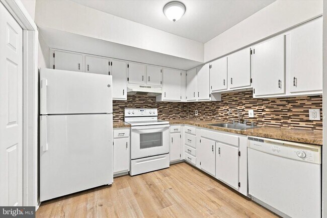 Building Photo - 701 Renner Rd