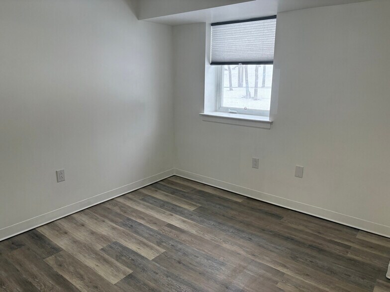 Building Photo - 150 N Main St