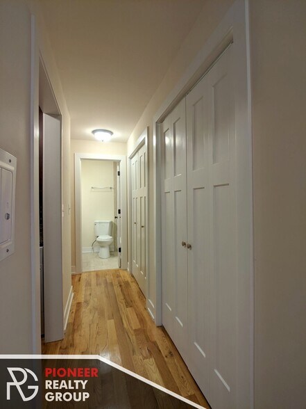 Building Photo - 563 W Arlington Pl