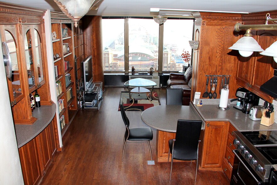 Building Photo - 505 N Lake Shore Dr