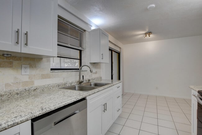 Building Photo - 12449 Westhampton Cir