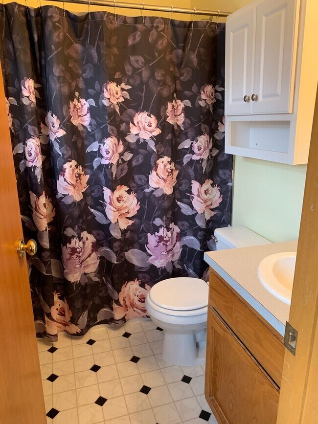 Building Photo - ***PENDING APPLICATIONS***Lovely Home with...