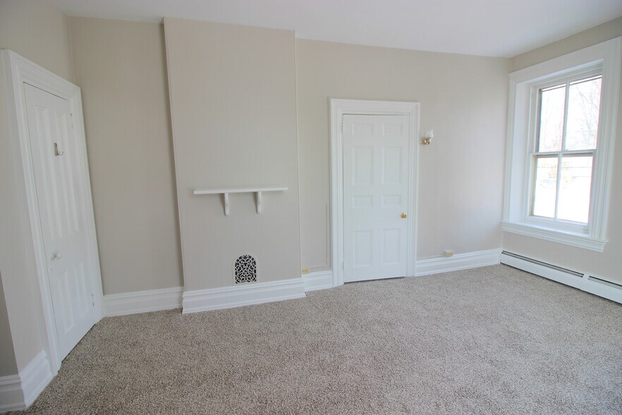 Building Photo - 322 Hodgson St