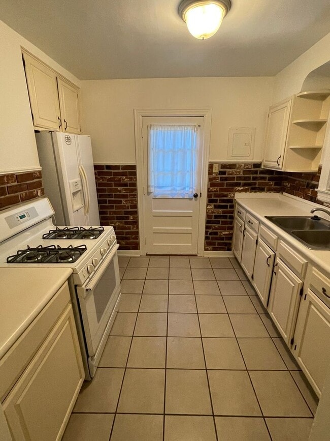 Building Photo - 3BD/1BA Home located Near U of M!