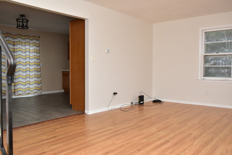 Building Photo - 65 Corinthian Ave