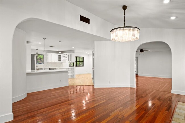 Building Photo - 2508 Marlton Dr