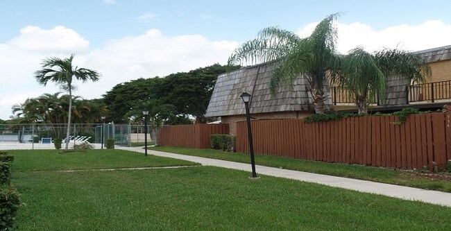 Building Photo - 451 Springdale Cir