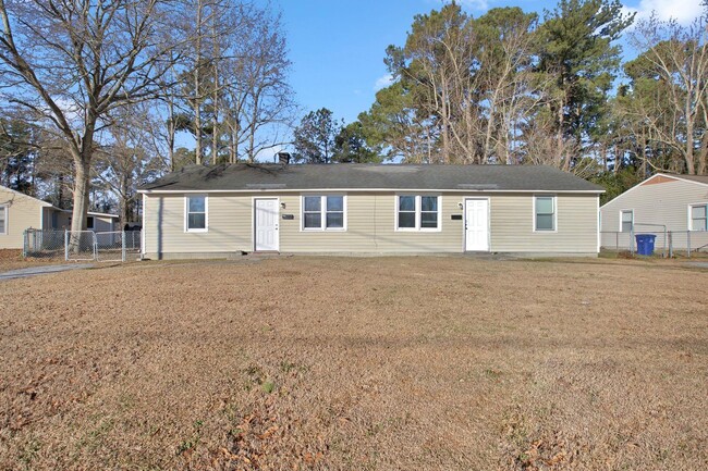 Building Photo - 2 Bedroom Duplex in Jacksonville