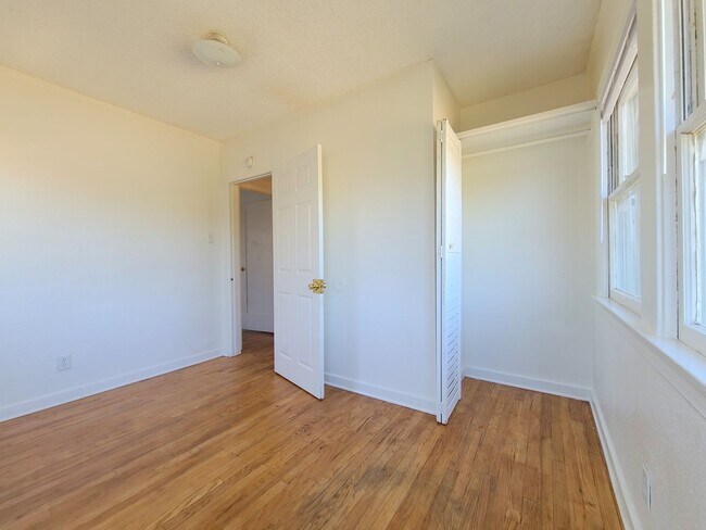 Building Photo - 1607 Clay St