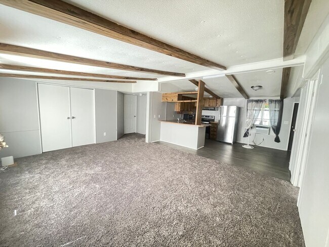 Building Photo - Lovely Home is Quiet Southwest Jacksonvill...