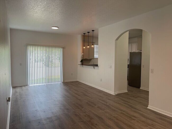 Building Photo - Beautifully Updated 3-Bedroom Townhouse in...