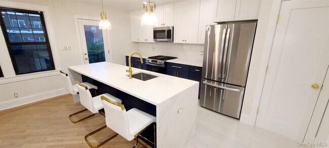 Building Photo - 88-37 62nd Dr