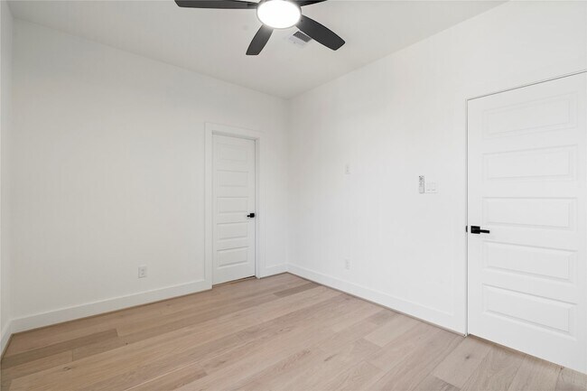 Building Photo - 4110 Cortlandt St