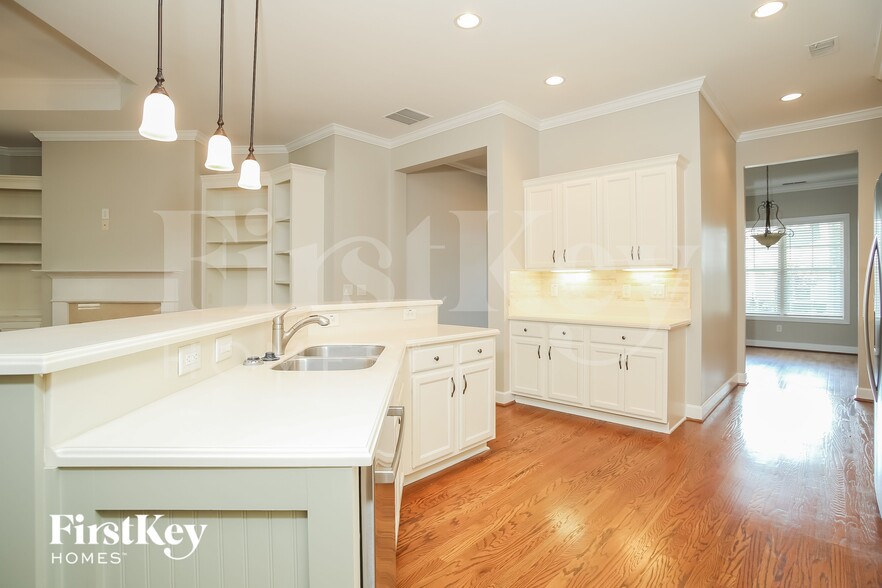 Building Photo - 207 Hickory Nut Ln