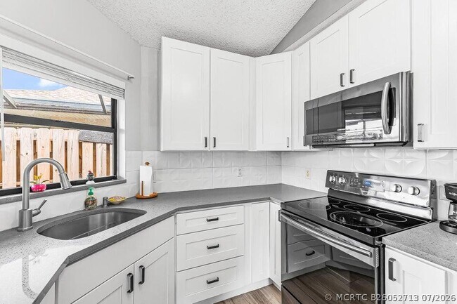 Building Photo - 2826 Stoneway Ln