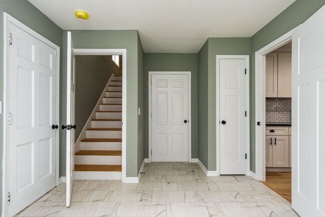 Building Photo - Newly renovated 4 Bedroom 3 Bathroom Home ...