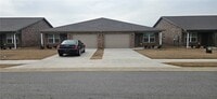 Building Photo - 523 NW 69th Ave