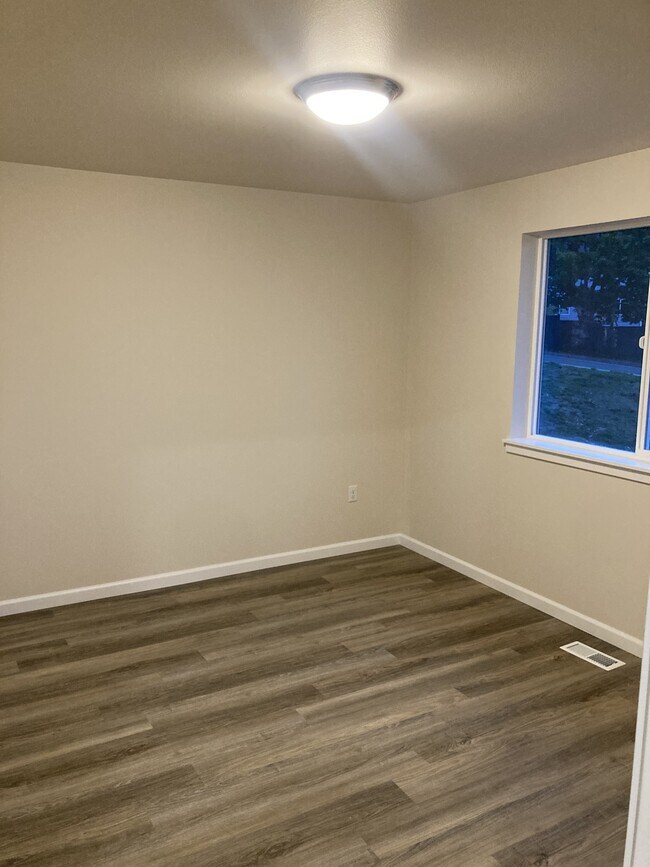 Building Photo - 1812 S 250th St