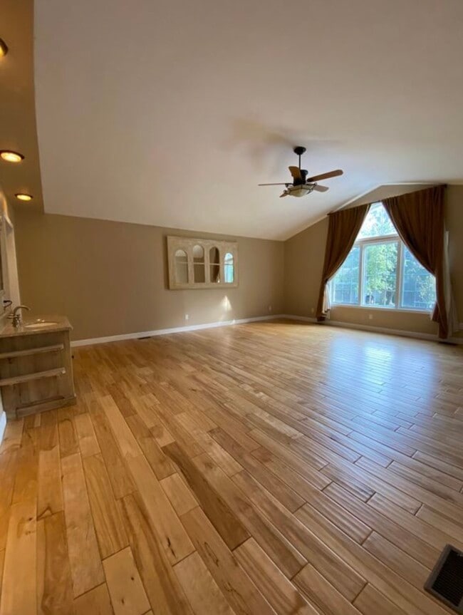 Building Photo - 2309 Cumberland Dr