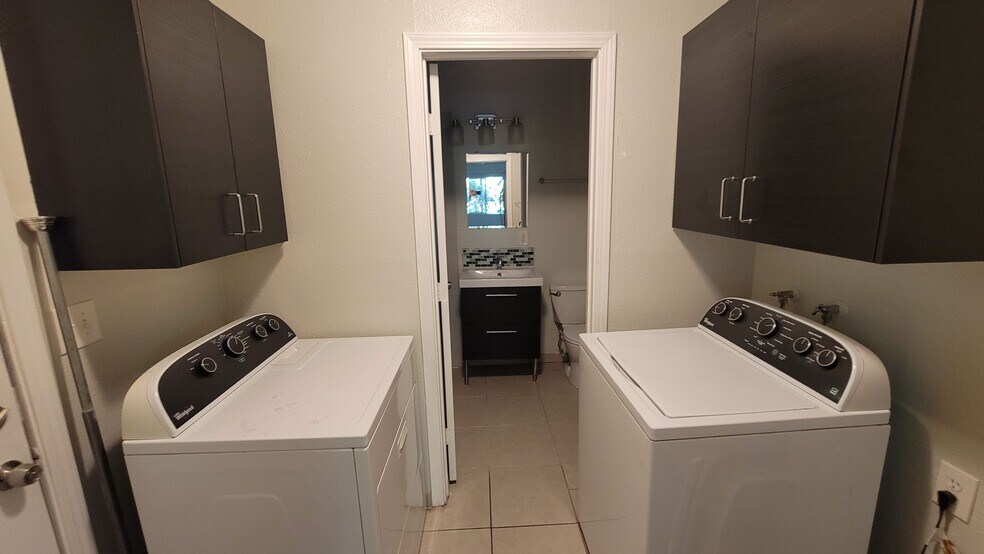 Building Photo - 3116 San Carlos Way