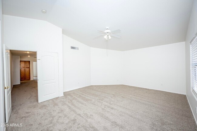 Building Photo - 3844 E Kings Ave