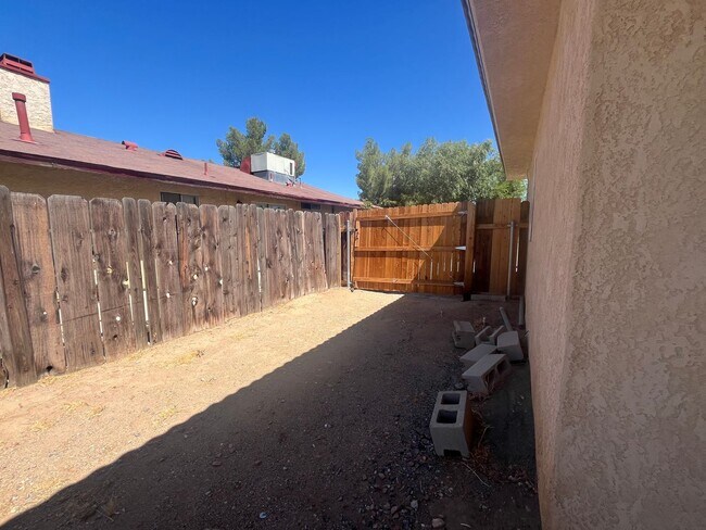 Building Photo - 3 bed 2 bth in Apple Valley. Apply today!