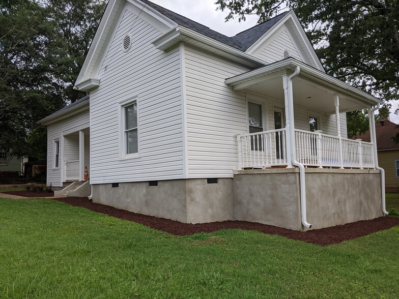 Side View - 805 Mill St