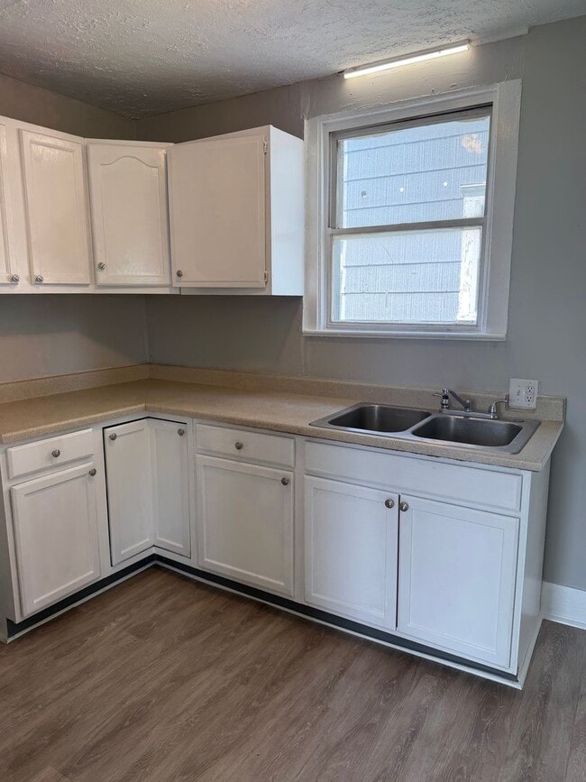 Building Photo - Updated 2 Bedroom SW Canton House for Rent