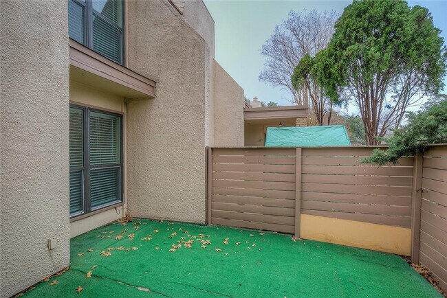Building Photo - 3121 Park Ln