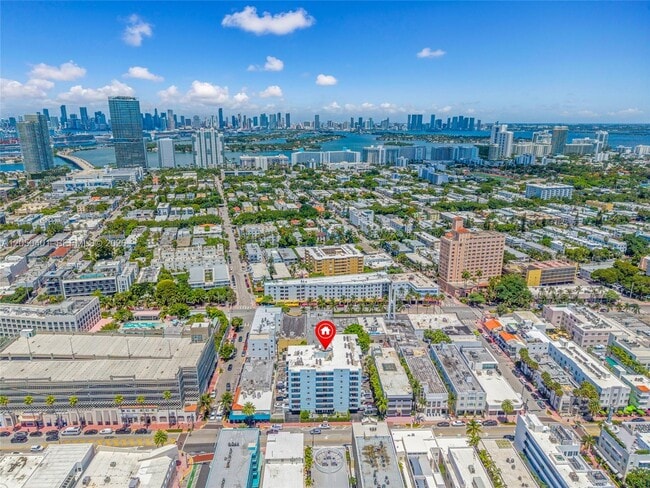 Building Photo - 720 Collins Ave