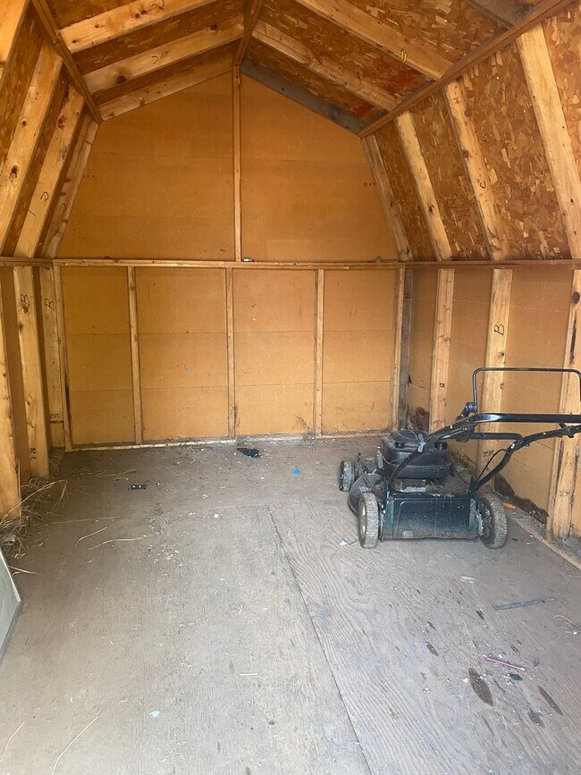 Building Photo - 3 Bedroom, 1 Bath Ranch Home in Northwest ...