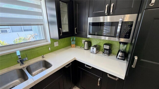 Building Photo - 10004 E Bay Harbor Dr